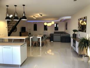 renting F4 Unfurnished  Montluon