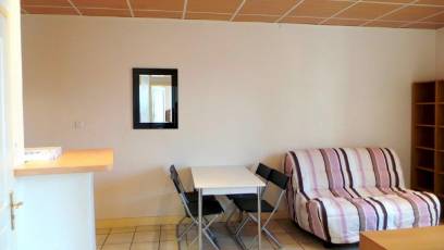 renting F2 Furnished  Montluon