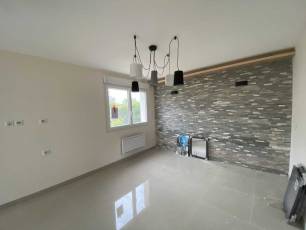  F3 non meubl  Montluon