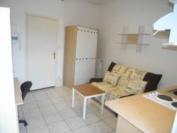 renting Studio Furnished  Montluon