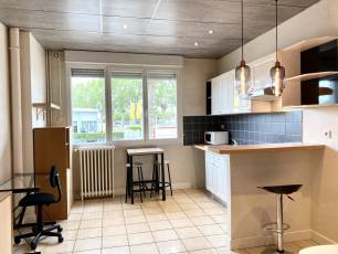 cherche Studio meubl  Montluon