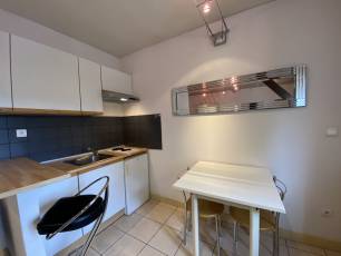 renting Studio Furnished  Montluon