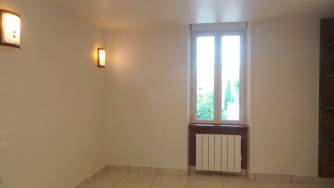 renting F2 Unfurnished  Montluon