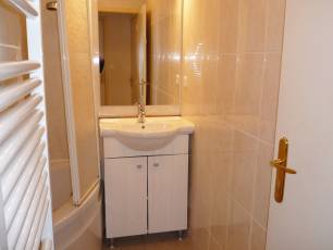 location F3 non meubl  Montluon