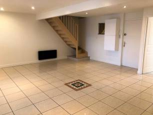 renting F5 Unfurnished  Montluon